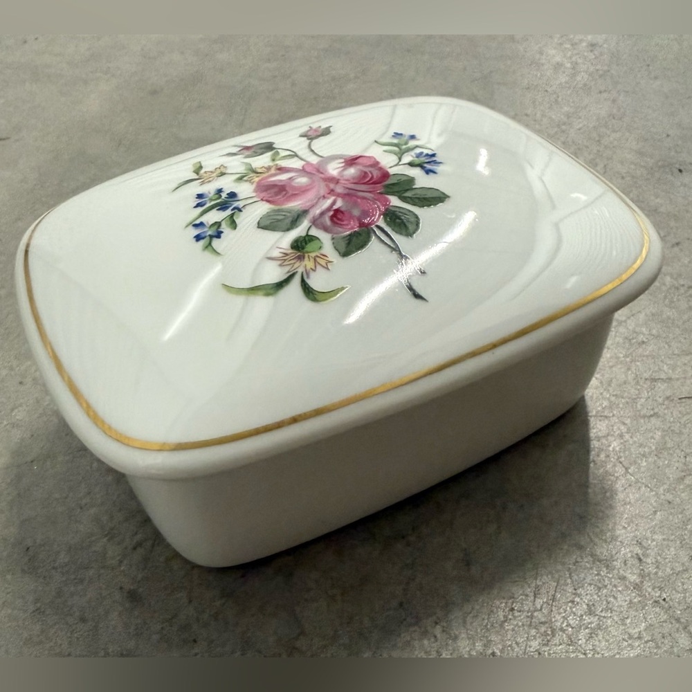 Havland Limoges Porcelain Trinket Box with Lid 3-1/4” x 4-1/4” x 1-1/2”